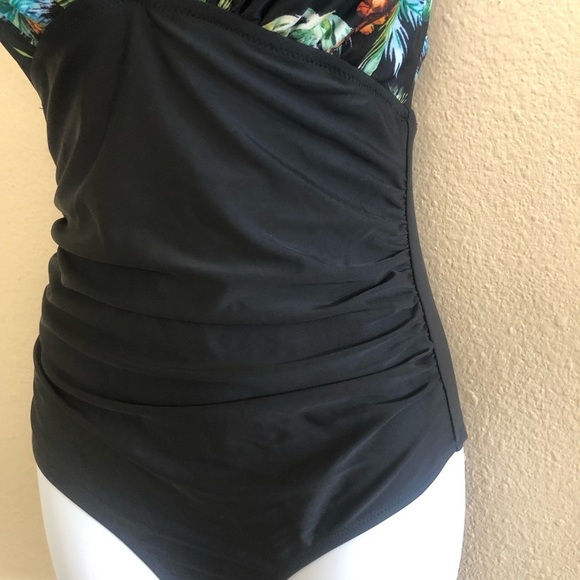 CUPSHE Women’s Tropical Deep V-Neckline Strappy Back Rushing One Piece Swimsuit - Picture 9 of 10